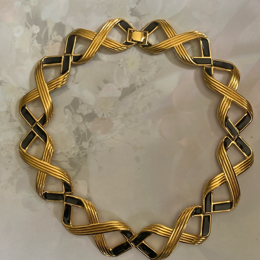 Beautiful Monet Goldtone Metal/Black Enameled X-Style Choker Necklace. Preowned.